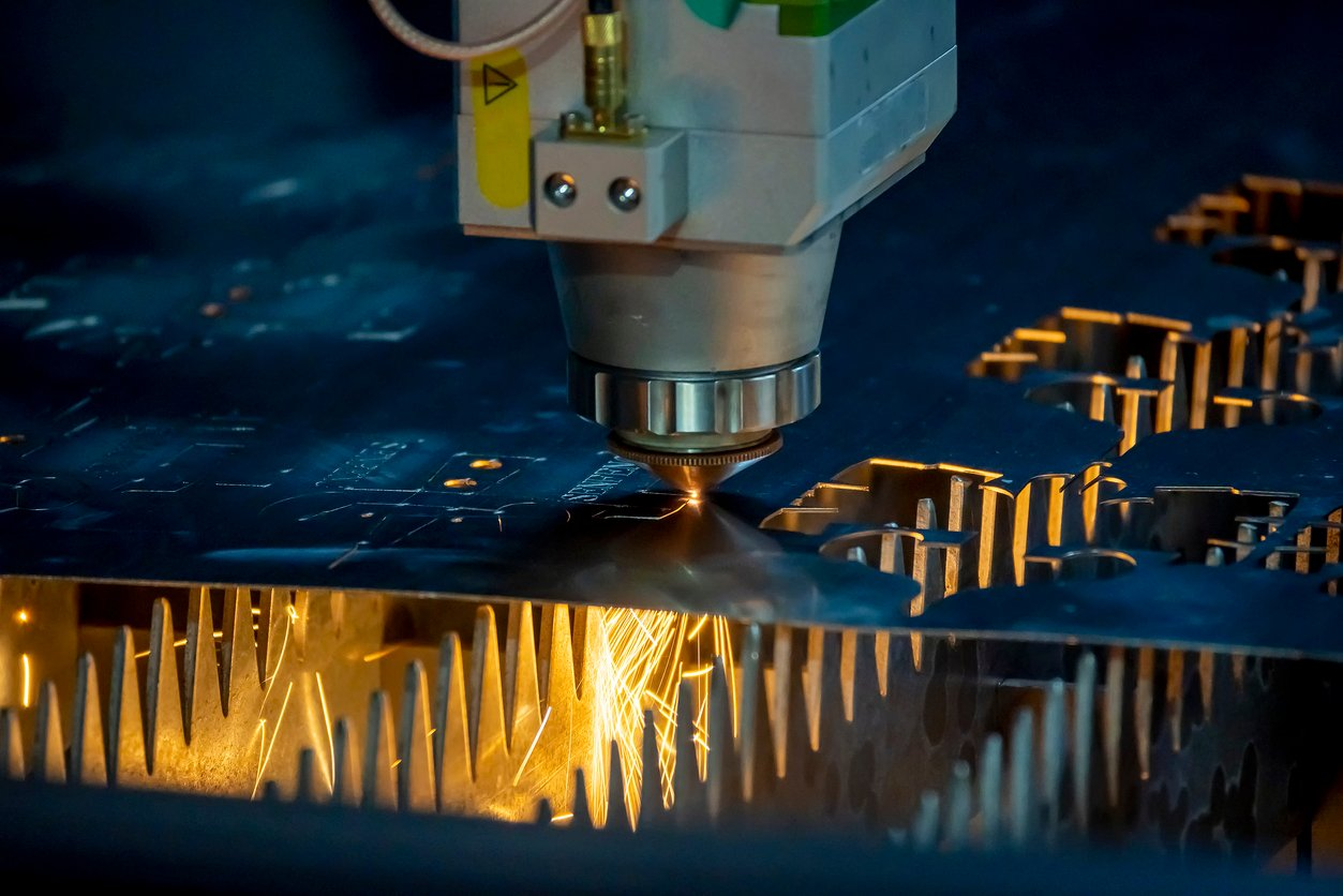 Metal CNC maşını ilə metal lazer kəsmə maşını arasındakı fərq